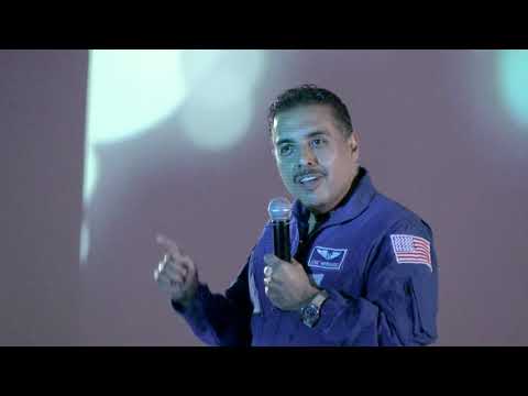 El niño que tocó las estrellas. | José Hernández Moreno. | TEDxParqueLaLoma