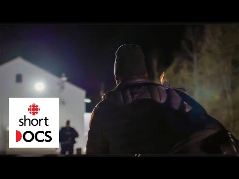 American taxi driver Mary Ann transports asylum seekers to the Canadian border | Road to Roxham