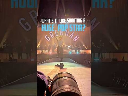 Whatโs it really like photographing a big music artist on tour? ๐ง๐ธ