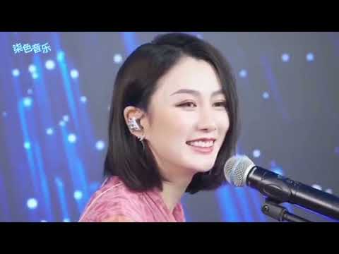 美女翻唱经典情歌《我只在乎你》《朋友别哭》《情火》《余情未了》《桥边姑娘》《留什么给你》《追梦人》《天使的翅膀》《追梦人》钢琴弹唱版,太好听了