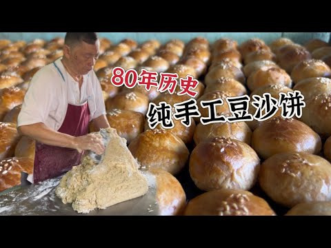 时间走了,味道没走,吉隆坡80年老字号饼家,各种饼坚持纯手工制作,顾客几代都非常认可他们家的饼:还是老字号的好……