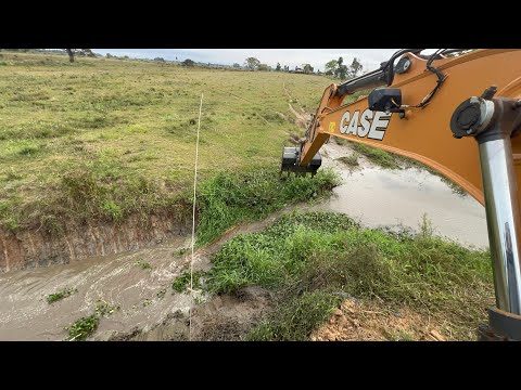 Agora a ÁGUA vai🌊! Escavadeira hidráulica ABRINDO valeta ENTUPIDA ✅ ( 2 )