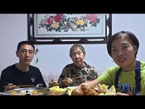 婆婆煮大碴粥媳妇做红烧狮子头,老公焯个冻白菜,有荤有素吃挺香 #记录真实生活 #美食
