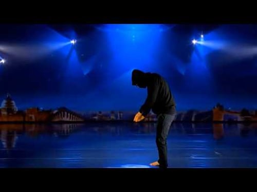 الموهبة تتحكم بالجن علي المسرح و تسبب صدمة للعالم برنامج المواهب الأمريكية 2026