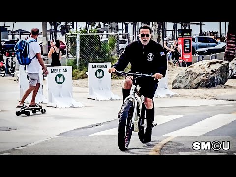 ๐ฆ๐ง๐๐ฅ ๐ฆ๐๐๐๐ง๐๐ก๐: Arnold Schwarzenegger Rides E-Bike Along Iconic Venice Beach Boardwalk on Sunday