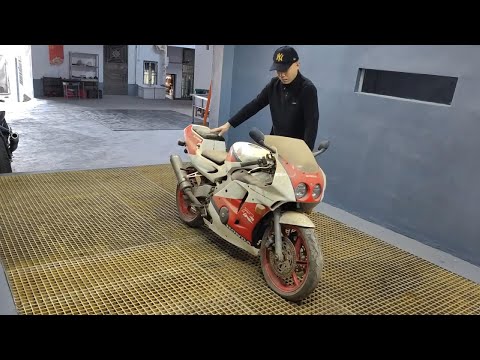 Restoring a 30+ Year Old Honda CBR22 Motorcycle – A Nostalgic Revival for CBR22 Fans