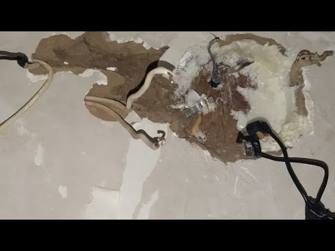 The electrician came and couldn't figure it out | The handyman came and everything worked 🤗