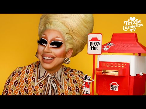 Trixie Tries Baking a Pizza In A 1975 Pizza Hut Toy Oven