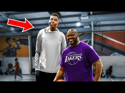 Meet The TALLEST Basketball Player Ever (7' 11")