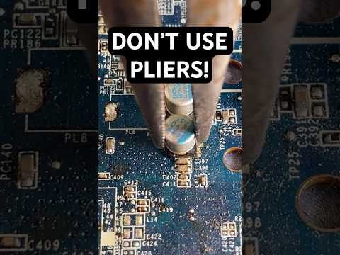 BEST way to remove SMD capacitors #soldering #smd #capacitors #electronics #shorts