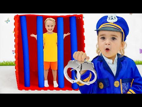 Alice e a mãe percorrem as salas secretas para ajudar Chris