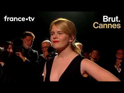 Festival de Cannes : @zaho_de_sagazan interprète Modern Love de David Bowie pour Greta Gerwig