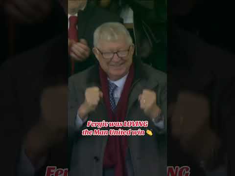 Sir Alex Ferguson looks delighted with Man United 👏
