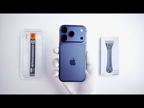 Spigen GLAS.tR EZ Fit AlumniaCore Screen Protector - iPhone 17 Pro Installation