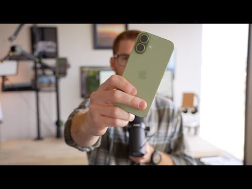 Why I Downgraded to the iPhone 17 (And Didn't Look Back)