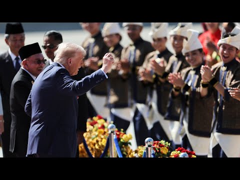Trump hilariously dances with traditional performers as he touches down in Malaysia