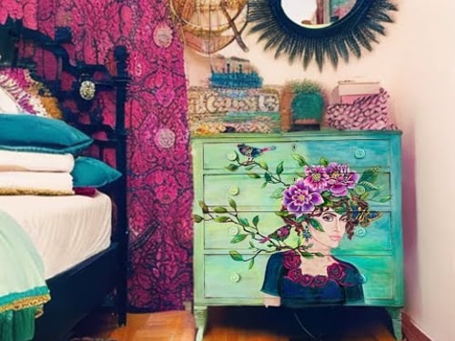 Thrift Decorating / How to create a hand painted look with Stencils