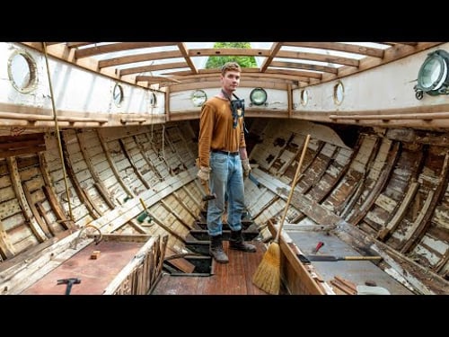 Tearing out the inside of an old wooden boat - no. 15