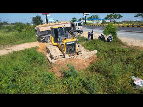 Nicely Working Bulldozer SHANTUI bulldozer Pushing the land And Truck Dump 25.5Ton