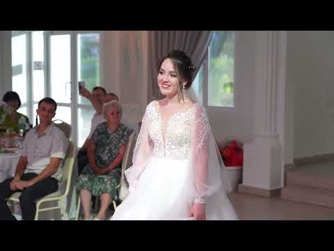 Старшая сестра спела на свадьбе до слез трогательно ❤️