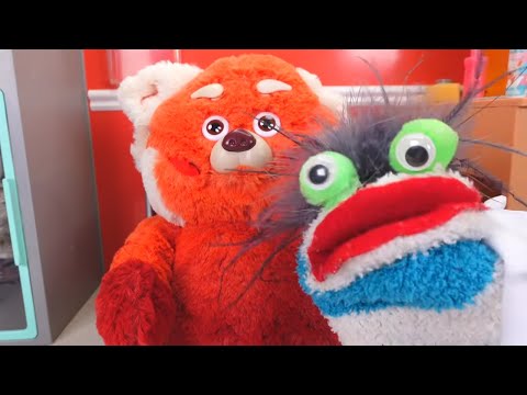 Fizzy the Pet Vet Helps Disney Pixar's Turning Red Mei Lee