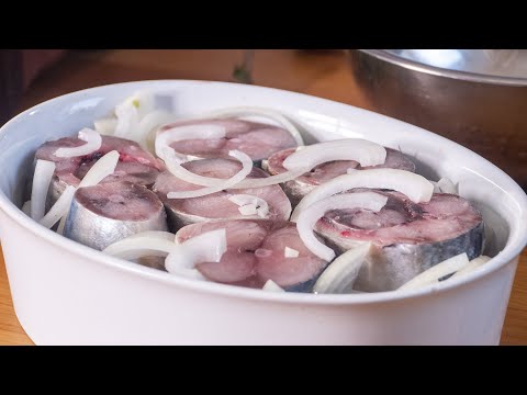 When food is scarce, this is the savior. A festive dish for pennies. Oven-baked mackerel.