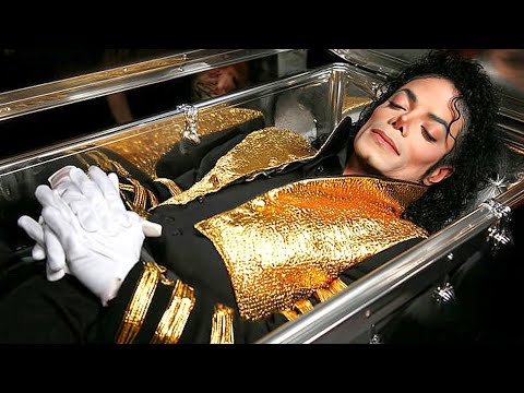15 Celebrities and Famous People With Open-Casket Funeral Photos