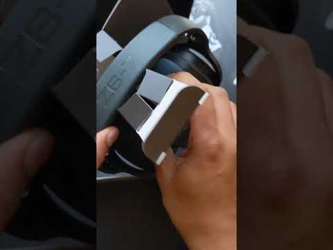 unboxing Veho ZB7 noise cancelling headphones