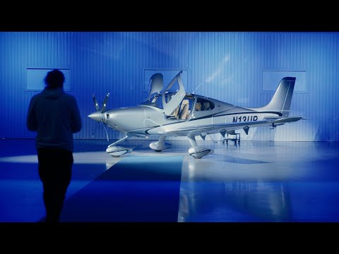 I Picked Up a Brand New Cirrus SR22 G7+ and Flew It Straight to Chicago