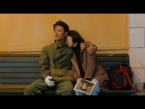 粉红们狂刷“人民万岁”的电影《芳华》,到底讲了什么?