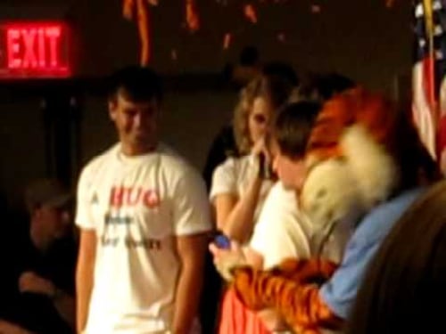 Taylor Swift at Auburn University, A Hug from Taylor Swift