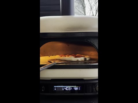 The best pizza turning technique #gozney #shorts #pizza