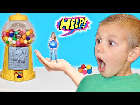 TiNy SiSteR InsidE BubblE GumBall MachiNe!