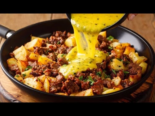 Füg einfach ein Ei zu Kartoffeln mit Hackfleisch hinzu! Dieses Gericht wird jeden beeindrucken!