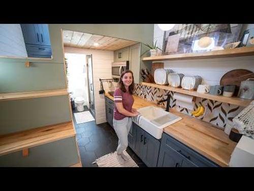 Solo Female in Well Designed Tiny Home - Standing Loft Bedroom