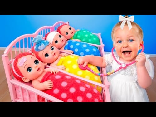 Eva the Doctor Helps Mom and Niki - Learning Safety Through Play