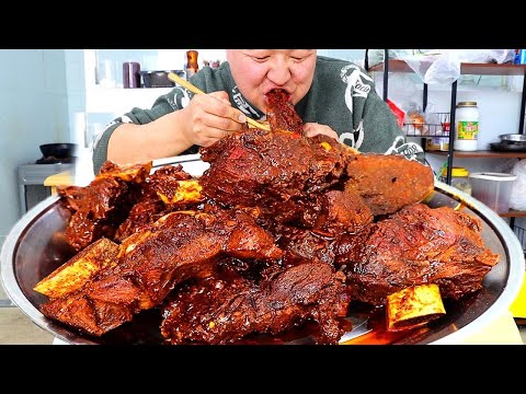 A Qiang made "braised steak", which was tender and juicy and really satisfying to eat!