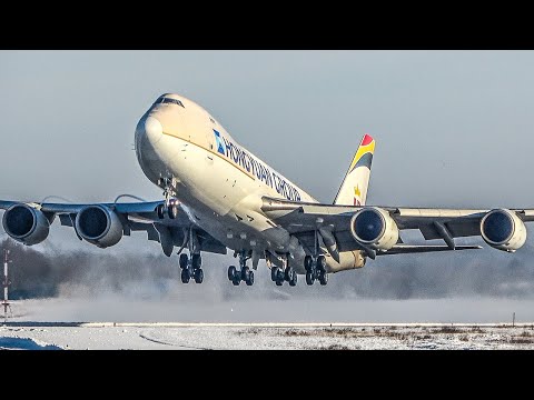 BOEING 747 CREATES A SNOWSTORM WITH FULL THRUST ENGINE POWER DURING DEPARTURE (4K)