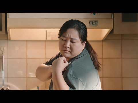 她30多歲200多斤,每天都宅在家裏啃老,這樣的人生是不是廢了?一部不販賣成功學的勵志電影《熱辣滾燙》