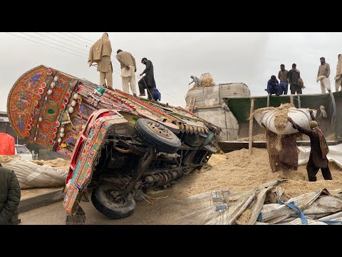 Overload pakistani truck accident on the road || Repair of Accident Truck in Pakistan