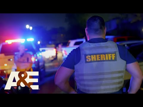 Deputies Track Fleeing Suspect and Review Door Camera Footage | Desert Law | A&E