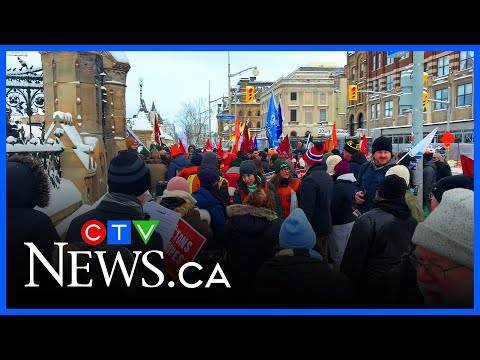 Federal job cuts: Union rallies after 18,000 notices issued