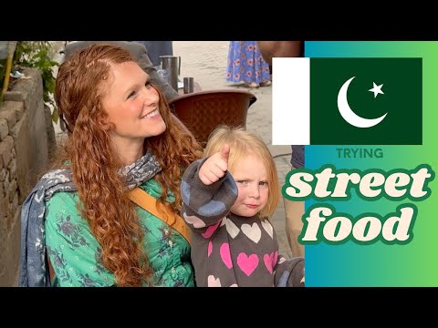 BIG 🇺🇸 Family tries STREET FOOD in Pakistan! امریکی خاندان پاکستان میں اسٹریٹ فوڈ آزماتا ہے!