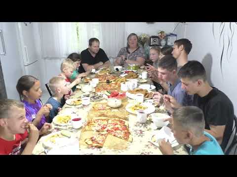 Fast food. Very noisy mukbang))