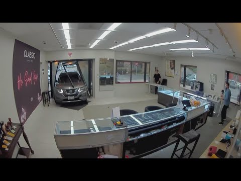 Robbers Smash Into Jewelry Store And Steal $1M In Loot