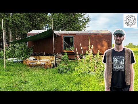 The dream of forest life: Michi lives off-grid in a trailer