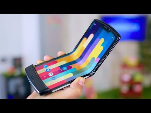 THIS PHONE IS HISTORY!!!!!!! Motorola Razr (2020)