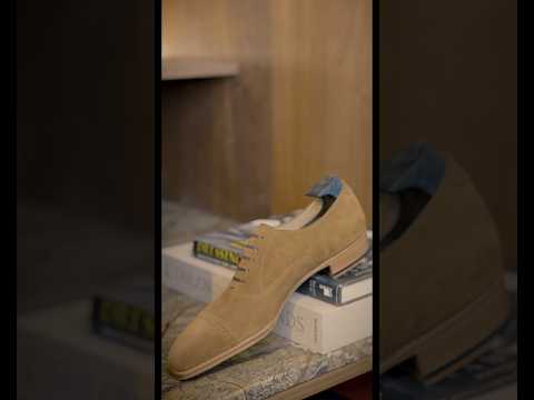 These Yearn Shoemaker Oxfords get a refresh with the Rich Suede Moisture Serum #SuedeRestoration