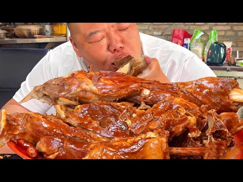 猴哥兄弟请客手抓羊肉+肚包肉,炖到脱骨软烂,肚包肉肉汁狂飙!【胖猴仔】