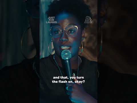 TURN THE FLASH ON 🗣️ #FeliciaFolkes's set from Iliza's Locals, straight from @800pgm.